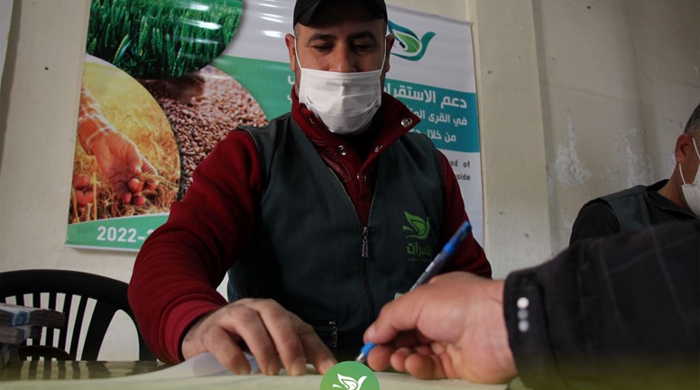 توزيع أسمدة وتكاليف ري في قرى إدلب