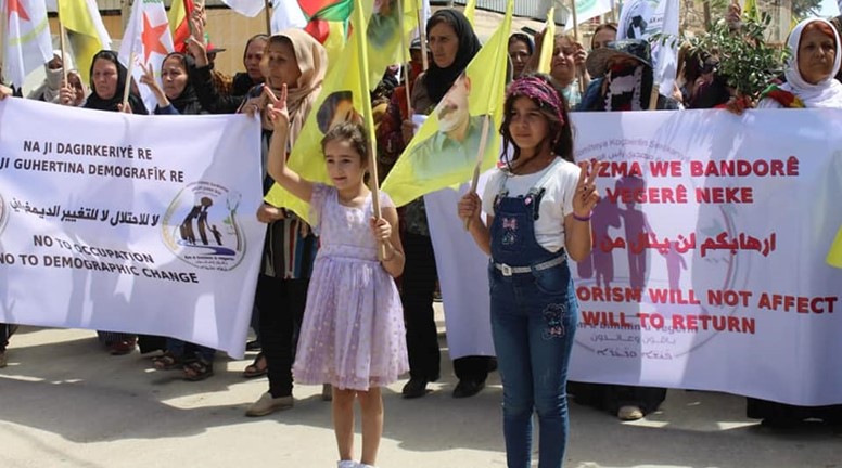 Meclisa Jinên Sûriyê beşdarî daxuyaniya Komîteya Koçberan a Serê Kaniyê dibe