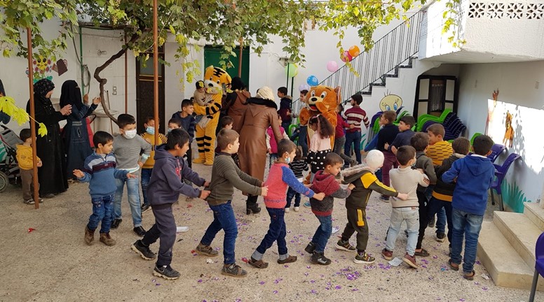 تواصل فرق الحماية في سيما الاحتفال بيوم الطفل العالمي في مراكز آمال الصديقة للطفل
