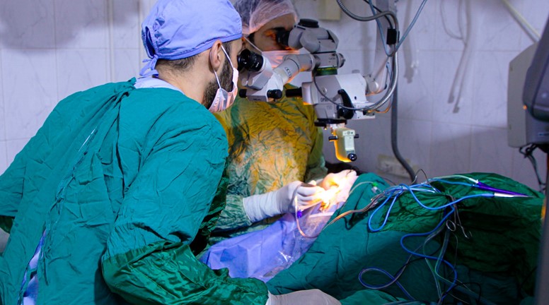 عملية جراحية ناجحة للقدرة البصريَّة في مشفى باب الهوى