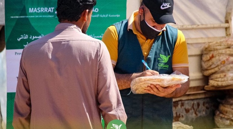 توزيع الخبز المجاني على أهلنا النازحين في المخيمات في قرى باتبو و كفركرمين و كفرناصح في منطقة الأتارب