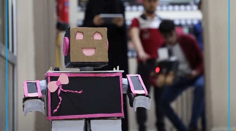 طلاب نادي الروبوت ضمن مشروع التعلّم للابتكار يصنعون روبوتاً