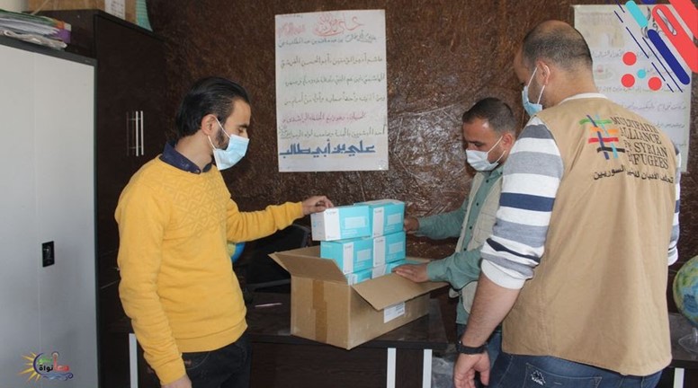مبادرة تطوعية لتوزيع كمامات واقية في 15 مدرسة في مدينة الرقة