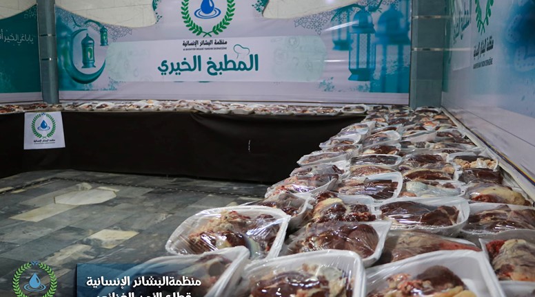 توزيع حصص اللحم على اهلنا المهجرين في المخيمات