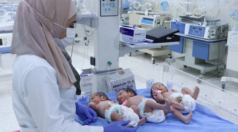 Successful birth of triple female twins in the maternity hospital in Idlib