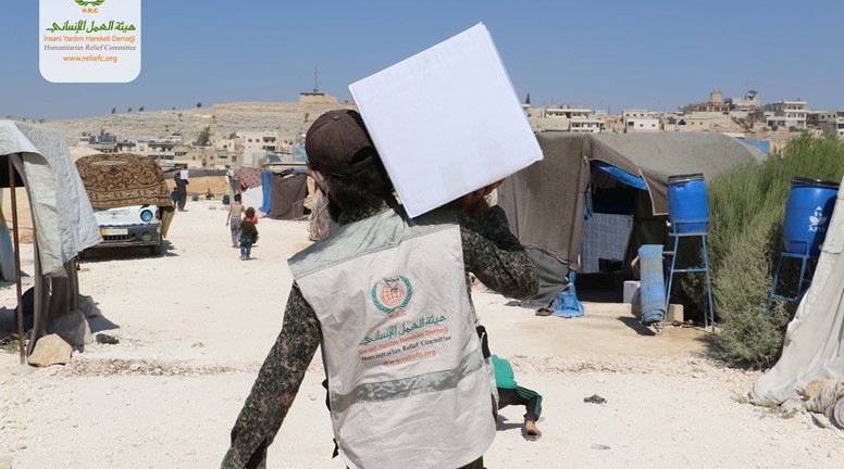 توزيع 2500 سلة غذائية للمهجرين في ريف إدلب الشمالي