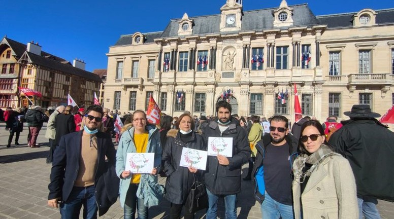 مساواة تشارك في احتجاجات تضامنية مع أوكرانيا في فرنسا