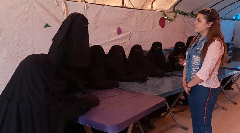 مجلس المرأة السورية ينظم محاضرة عن النظافة في مخيم الهول