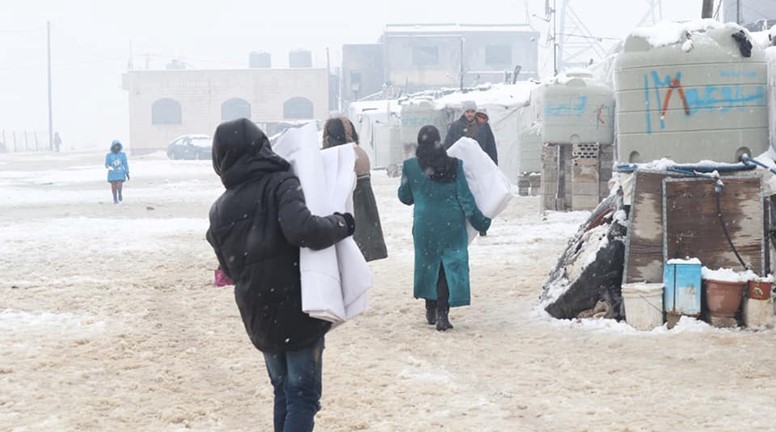 تعزيل الطرقات في ١٩ مخيم كانت قد غطتها الثلوج
