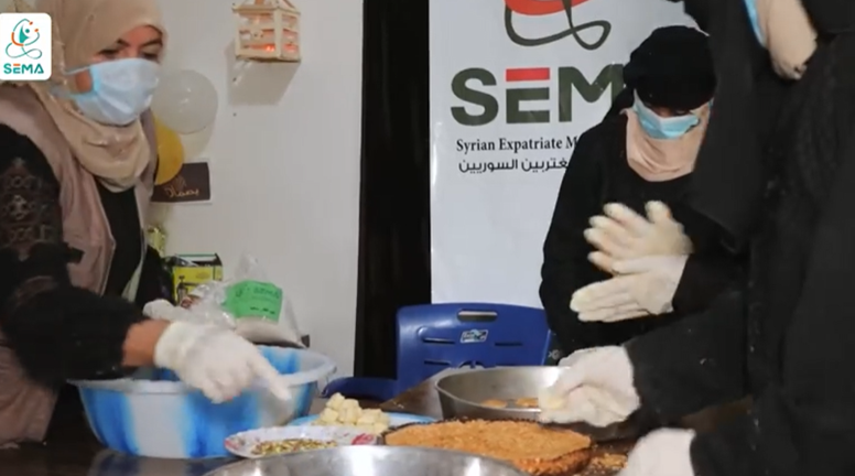 تدريب 25 مستفيدة على صناعة كعك العيد في مركز بصمات