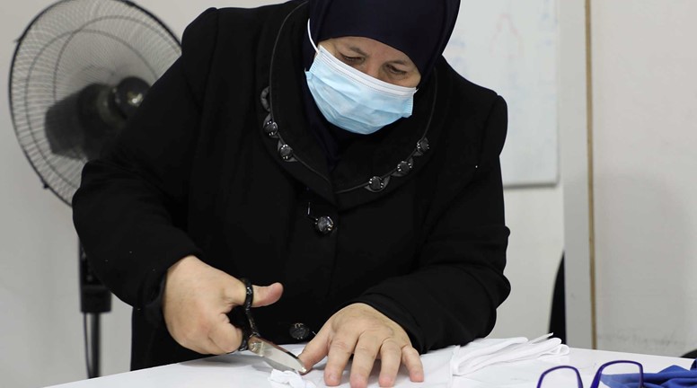 دورة تدريبية عن الخياطة ضمن مشروع تمكين الأمهات اللاجئات