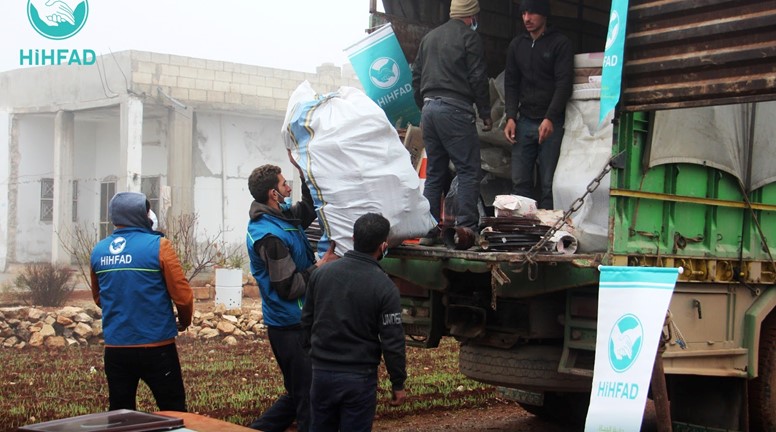 توزيع المستلزمات الشتوية على بعض المخيمات في إدلب